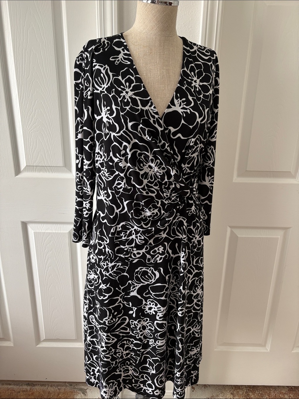 Chico’s black/white Dress size 2